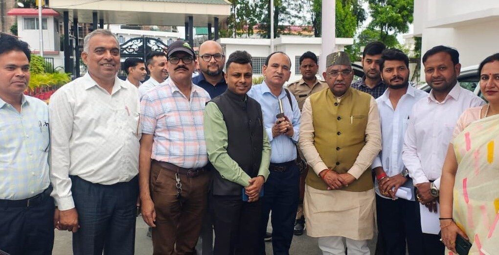 आयुर्वेदिक डाॅक्टरों की मांगों पर मंत्री मदन कौशिक ने दिया सकारात्मक कार्रवाई का भरोसा