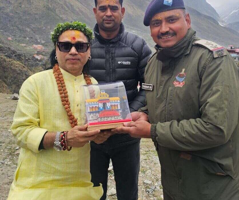 बद्रीनाथ धाम पहुंचे कैलाश खेर,  पूजा-अर्चना कर आशीर्वाद लिया