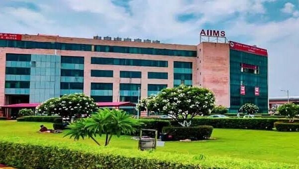 मरीजों को ओपीडी पंजीकरण की लाइनों से राहत दिला रही ‘आभा’