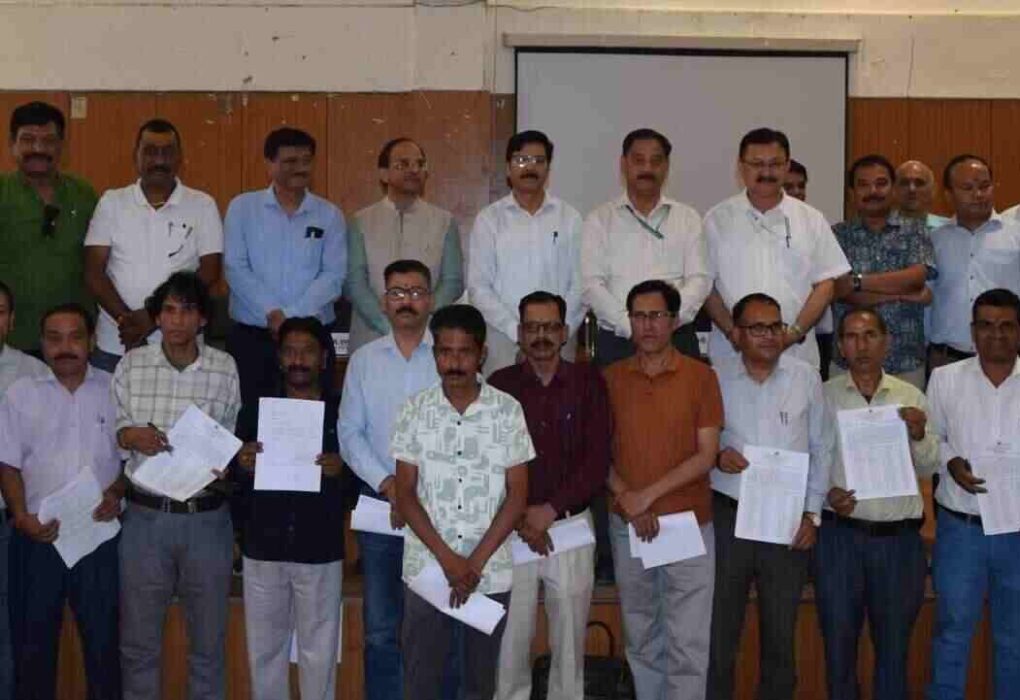 गढ़वाल विश्वविद्यालय में 35 कर्मचारियों को मिली स्थायी नियुक्ति