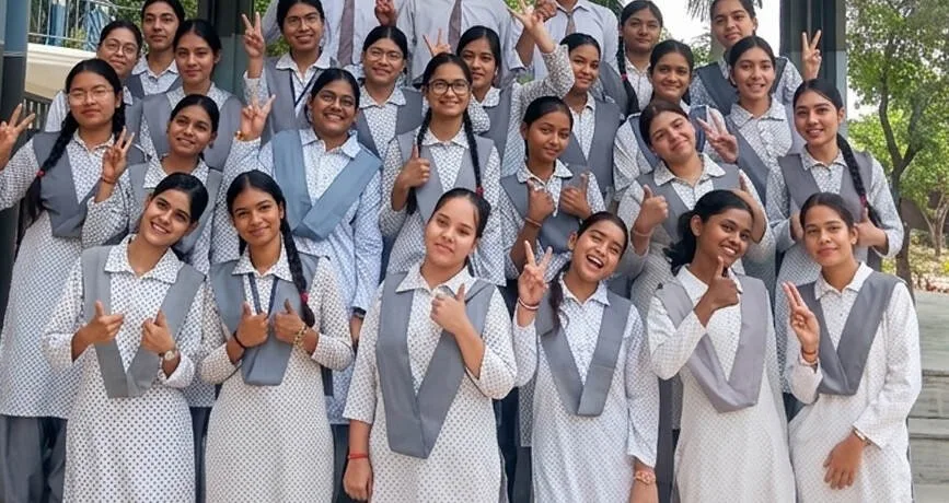 CBSE 12th Result: SGRR एजुकेशन मिशन के छात्र-छात्राओं का प्रशंसनीय प्रदर्शन