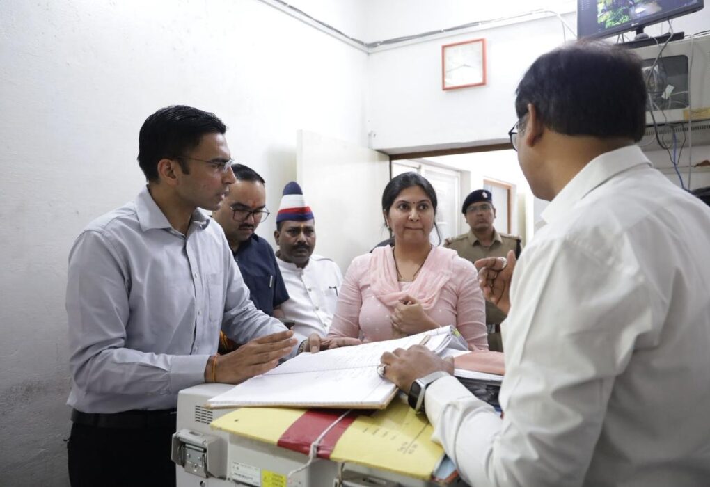 उप निबंधक विकासनगर अपूर्वा सिंह के निलंबन की संस्तुति