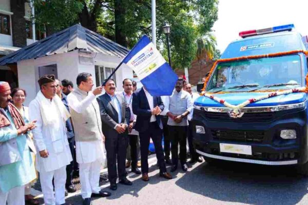 मुख्यमंत्री धामी ने चार अत्याधुनिक एम्बुलेंस को किया फ्लैग ऑफ