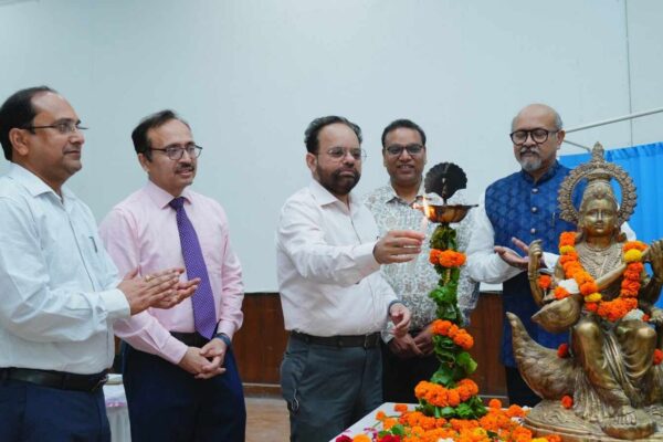 श्री महंत इन्दिरेश अस्पताल में गर्भ में ही दिल की बीमारियों की पहचान पर मंथन