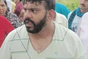 दरबार श्री गुरु राम राय जी महाराज की संगतों पर भू-माफिया ने की पत्थरबाजी