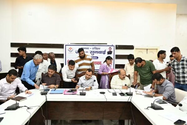 हरिद्वार जिलाधिकारी मयूर दीक्षित की अध्यक्षता में जनसुनवाई कार्यक्रम आयोजित, आईं 68 समस्याएं, 32 का मौके पर निराकरण
