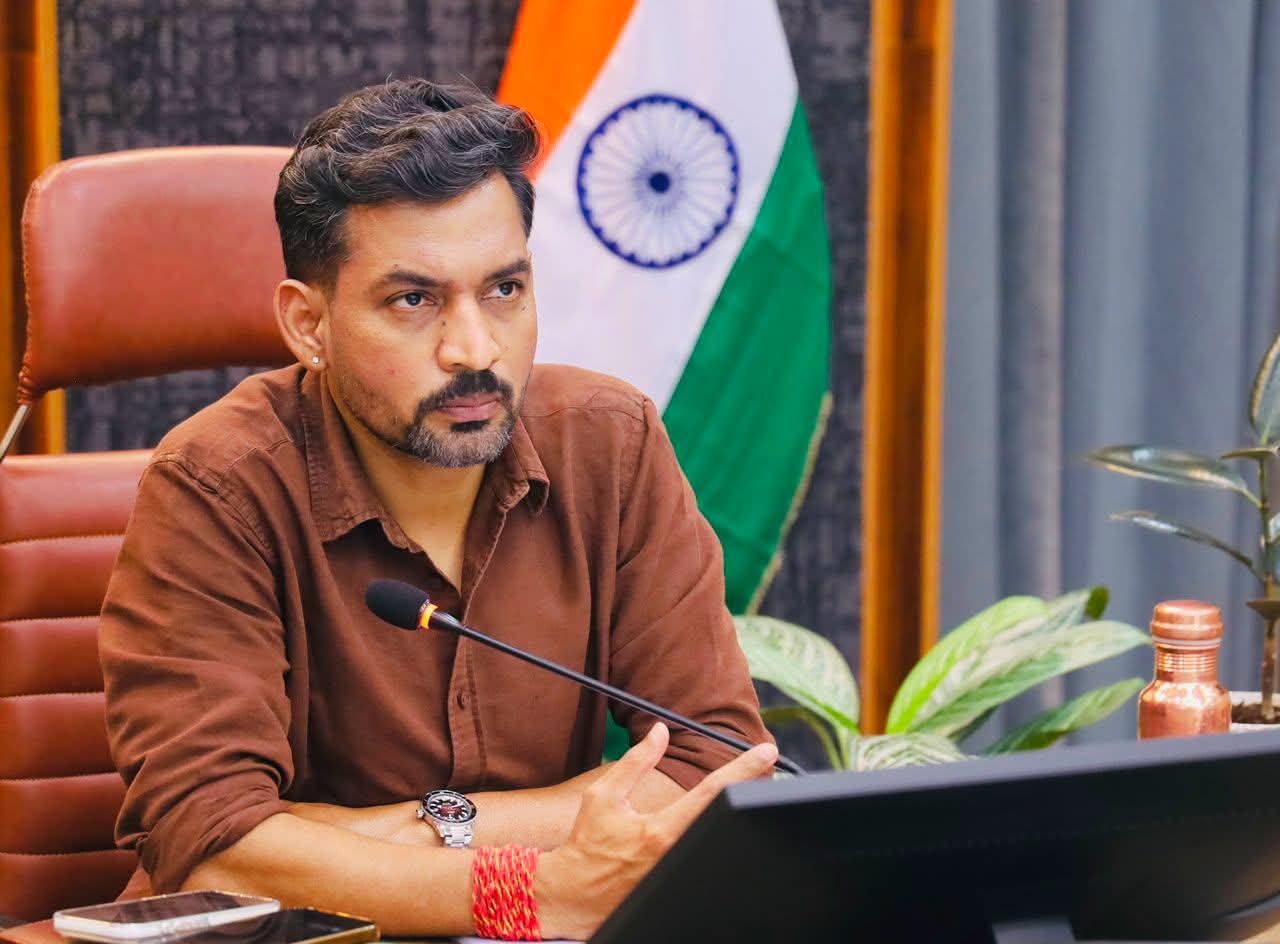 जिला प्रशासन की पहल से सेवा संकल्प अभियान के तहत 1611 बुजुर्गों को मिला सामाजिक सुरक्षा कवच; नवम्बर माह से मिलेगी वृद्धावस्था पेंशन, ‘एक-एक पात्र व्यक्ति तक पहुंचे सरकार की योजना; कोई भी पात्र बुजुर्ग न रहे सामाजिक सुरक्षा से वंचितः डीएम
