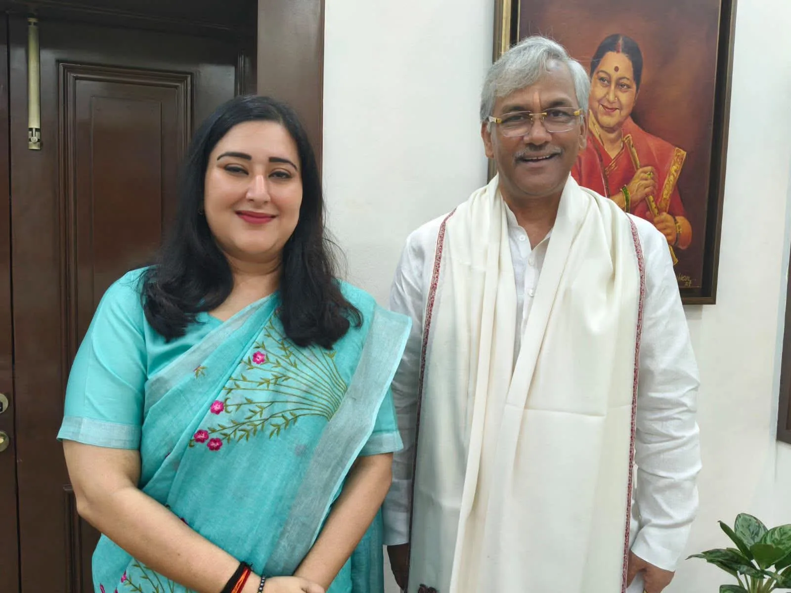 नई जिम्मेदारी पर बांसुरी स्वराज को सांसद त्रिवेन्द्र ने दी शुभकामनाएं