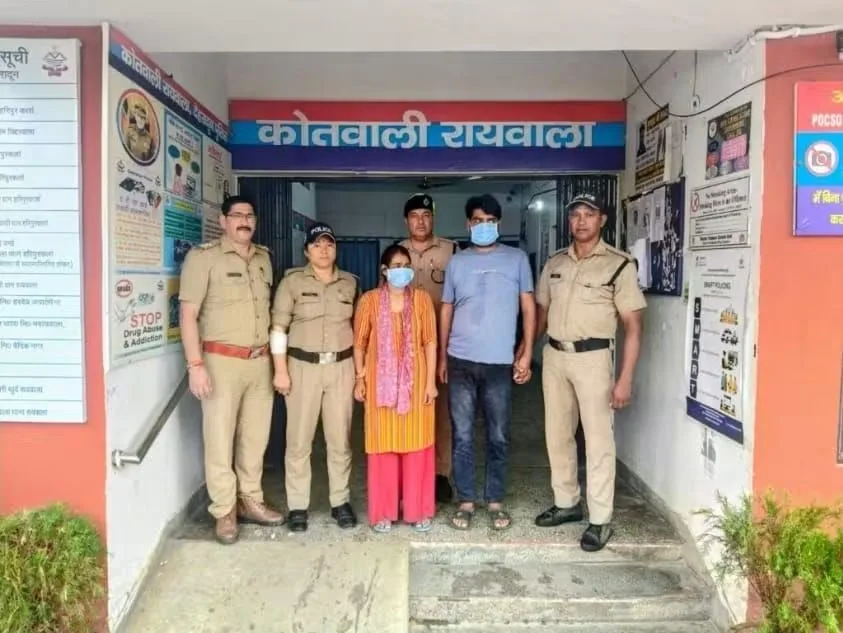 देहरादून: पुश्तैनी जमीन विवाद में बेटी ने प्रेमी संग मिलकर की मां की हत्या, पुलिस ने खुलासा करते हुए मृतका की बेटी और उसके प्रेमी को किया गिरफ्तार
