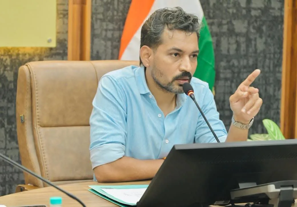 देहरादून: रेयर डिजीज से पीड़ित बच्चों के उपचार हेतु डीएम की पहल; 10 बच्चों के उपचार को जिला प्रशासन ने दिए रू0 9.60 लाख, अब तक 32 बच्चों का चिन्हीकरण, 22 बच्चों का आरबीएसके के तहत चल रहा उपचार