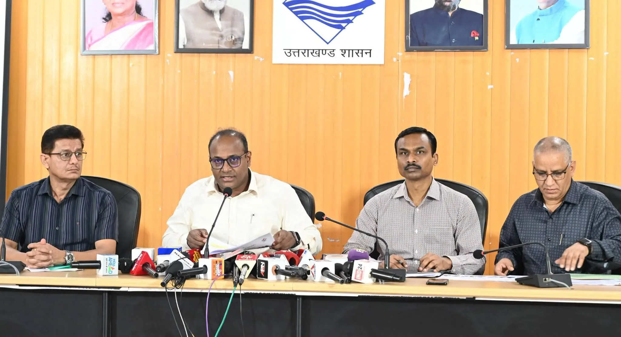 उत्तराखण्ड में एसआईआर के बाद मतदाता सूची का प्रकाशन, अंतिम मतदाता सूची में 7158949 मतदाता शामिल, नए मतदाताओं को सूची में शामिल करने के लिए चलेगा विशेष अभियान, 8 जून से उत्तराखण्ड में हुई थी एसआईआर की शुरुआत