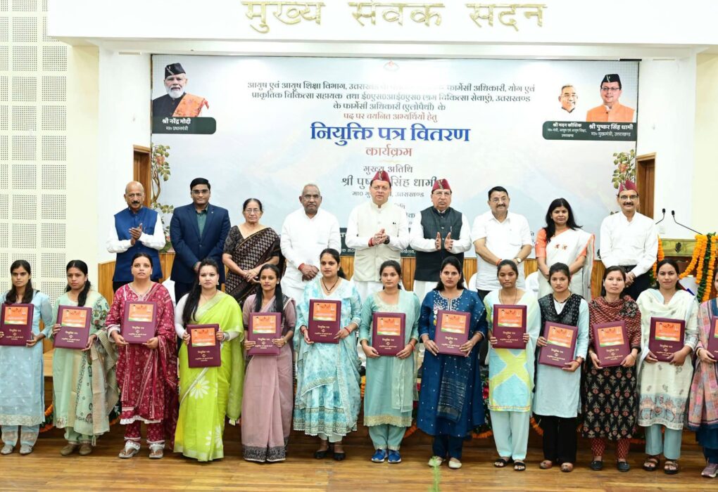 नव नियुक्त कार्मिक सेवाभाव, संवेदनशीलता और समर्पण के साथ निभाएं जिम्मेदारी: मुख्यमंत्री, मुख्यमंत्री ने आयुष एवं ईएसआई के 332 नव नियुक्त कार्मिकों को प्रदान किए नियुक्ति पत्र