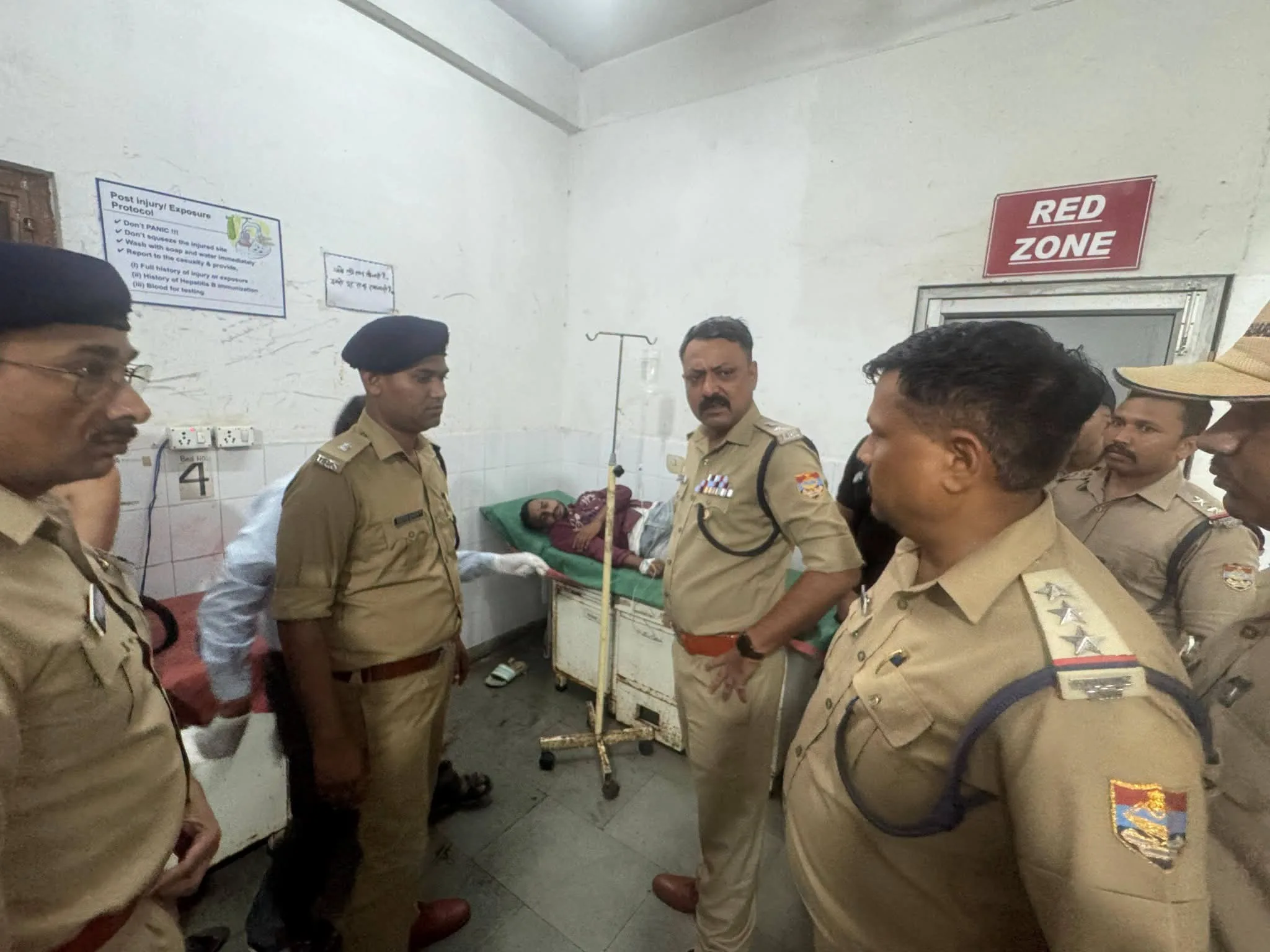 बाइक मैकेनिक हैप्पी की हत्या में शामिल दो बदमाशों से पुलिस की मुठभेड़, पुलिस की जवाबी कार्रवाई में एक बदमाश के पैर में गोली लगी, जबकि उसका साथी अंधेरे का फायदा उठाकर जंगल में भाग निकला