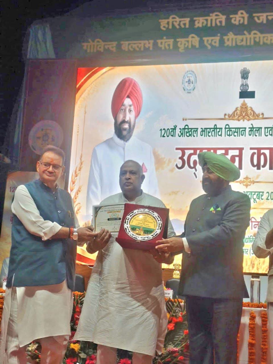 किसान मेले में चमका भगवानपुर का नाम, राज्यपाल ने अनिल चौधरी को किया सम्मानित