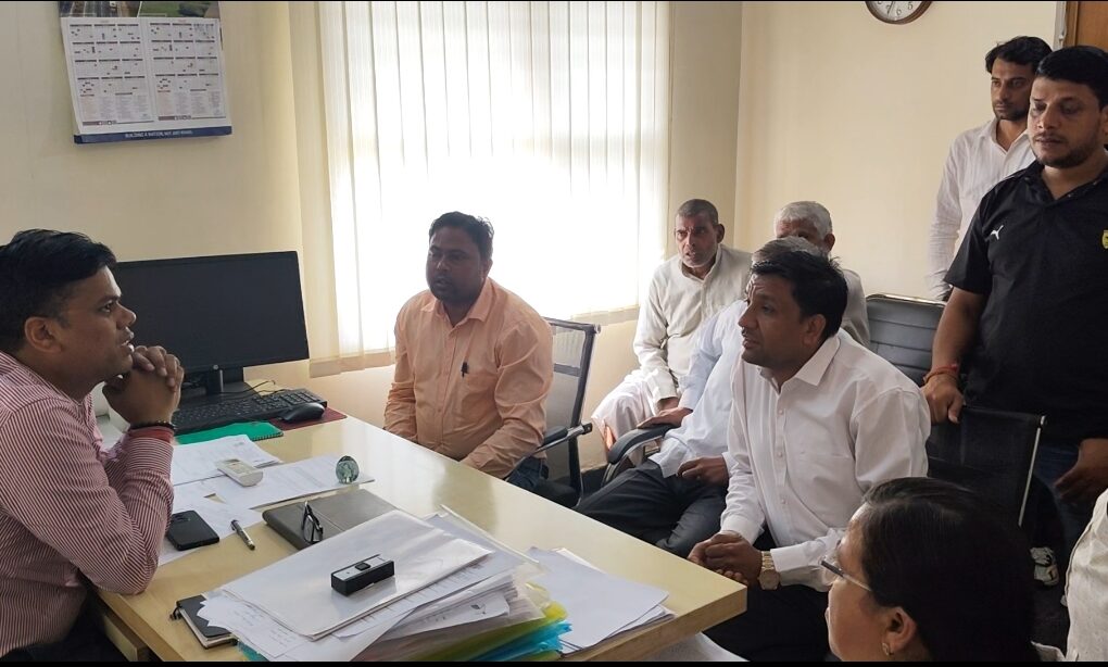 मूलदासपुर उर्फ माजरा के ग्रामीणों ने उठाई सर्विस रोड की मांग, एक सप्ताह में कच्चा और एक माह में पक्का मार्ग शुरू करने का आश्वासन