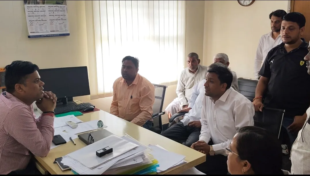 मूलदासपुर उर्फ माजरा के ग्रामीणों ने उठाई सर्विस रोड की मांग, एक सप्ताह में कच्चा और एक माह में पक्का मार्ग शुरू करने का आश्वासन