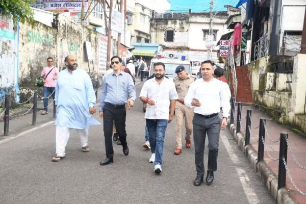 कुमाऊँ कमिश्नर दीपक रावत ने किया सड़कों का निरीक्षण, यातायात व्यवस्था को सरल, सुगम एवं सुरक्षित बनाने के लिए सड़कों को 15 अक्टूबर तक गड्ढामुक्त करने के निर्देश