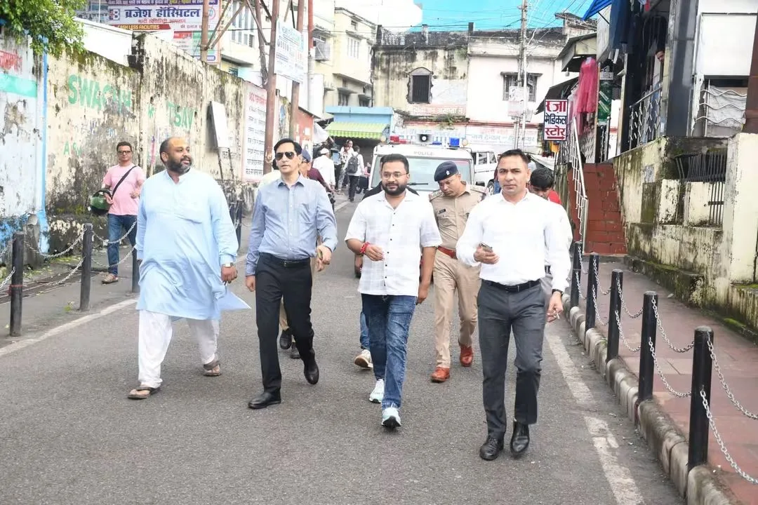 कुमाऊँ कमिश्नर दीपक रावत ने किया सड़कों का निरीक्षण, यातायात व्यवस्था को सरल, सुगम एवं सुरक्षित बनाने के लिए सड़कों को 15 अक्टूबर तक गड्ढामुक्त करने के निर्देश