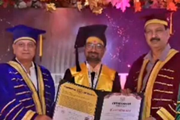 प्राचीन हनुमान मंदिर के महंत आचार्य रजनीश शास्त्री जी महाराज मानद डॉक्टरेट की उपाधि से सम्मानित, भक्तों ने दी बधाई