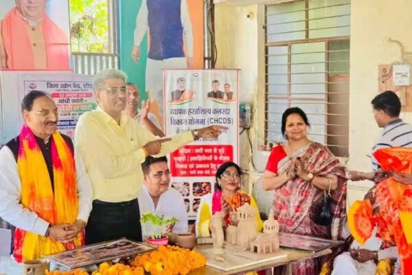 माटी कला को प्रोत्साहन:महापौर अनीता ललित अग्रवाल द्वारा 10,000 मिट्टी के दीये तैयार कराने की पहल