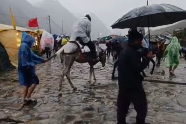 रेड अलर्ट के चलते केदारनाथ धाम यात्रा दो दिन के लिए स्थगित, मौसम सामान्य होने पर फिर शुरू होगी यात्रा