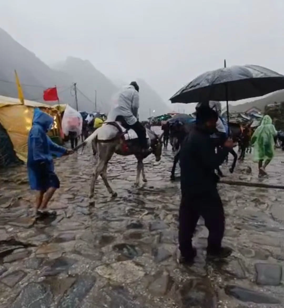 रेड अलर्ट के चलते केदारनाथ धाम यात्रा दो दिन के लिए स्थगित, मौसम सामान्य होने पर फिर शुरू होगी यात्रा