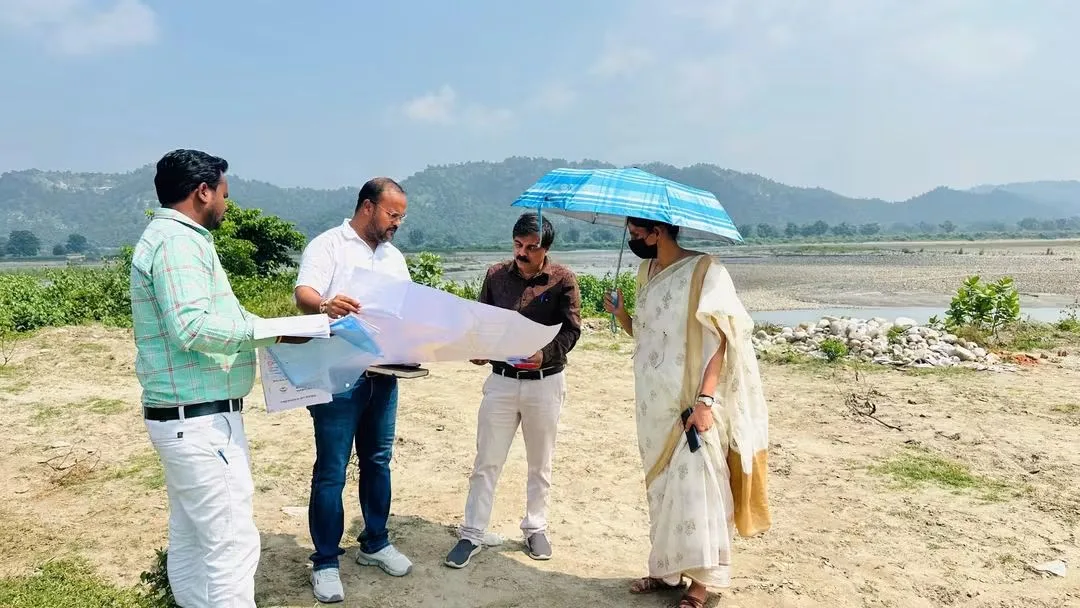 कुंभ मेला-2027 की तैयारियों में तेजी, सड़कों एवं मेला भूमि के समतलीकरण कार्यों का मेलाधिकारी ने किया निरीक्षण, मेला क्षेत्र में सड़क निर्माण, नवीनीकरण एवं सुधार कार्यों को समयबद्धता के साथ पूर्ण करने के निर्देश