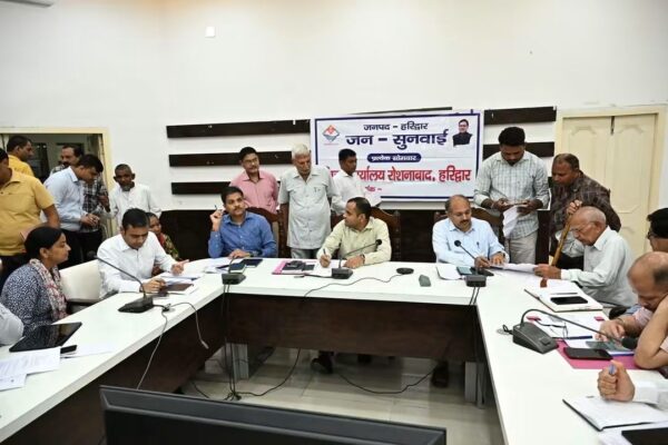 हरिद्वार जिलाधिकारी मयूर दीक्षित की अध्यक्षता में जनसुनवाई कार्यक्रम आयोजित, आईं 65 समस्याएं, 32 का मौके पर निस्तारण, सीएम हेल्पलाइन में दर्ज शिकायतों का निस्तारण प्राथमिकता से करे संबंधित अधिकारी