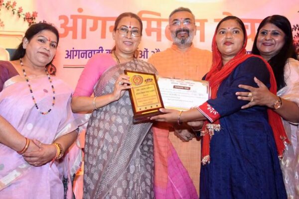 आंगनबाड़ी केंद्र है बच्चों के भविष्य की बुनियाद रखने का प्रथम आयाम: रेखा आर्या, ‘आंगन मिलन सेवा’ कार्यक्रम में 202 लाभार्थियों को वितरित की गई महालक्ष्मी, तेजस्विनी, रोजगार एवं पोषण किट